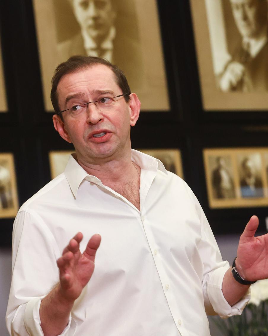 Константин Хабенский рассказал, как МХТ имени Чехова участвует в "Театральном бульваре"