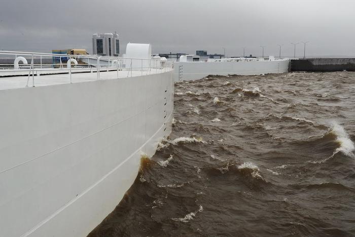 Петербуржцы поделились впечатлениями от грандиозного шторма – такого не было 160 лет