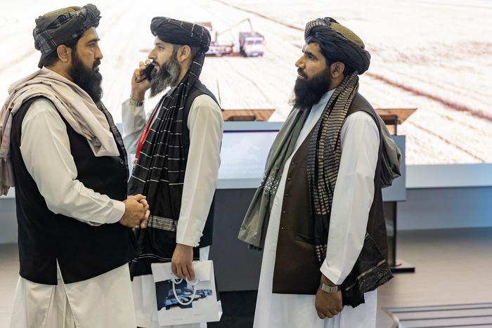 Зачем Россия официально признала "Талибан" в Афганистане