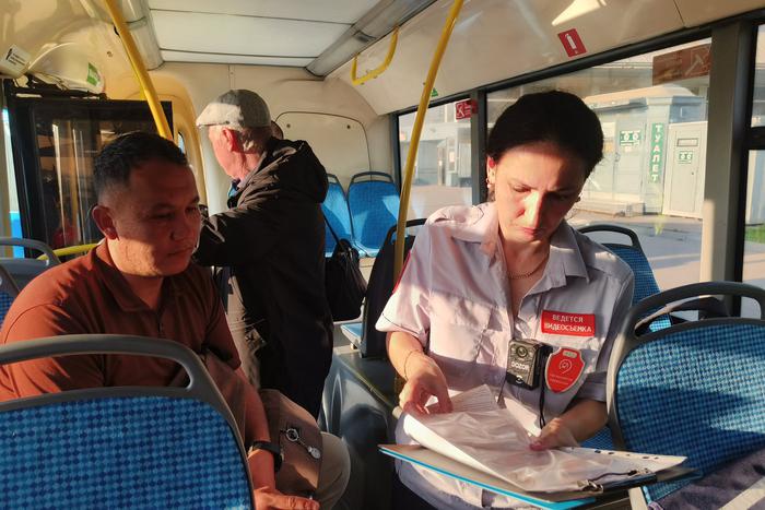 Более двухсот безбилетников были выявлены в ходе усиленной проверки около станции метро "Тушинская"