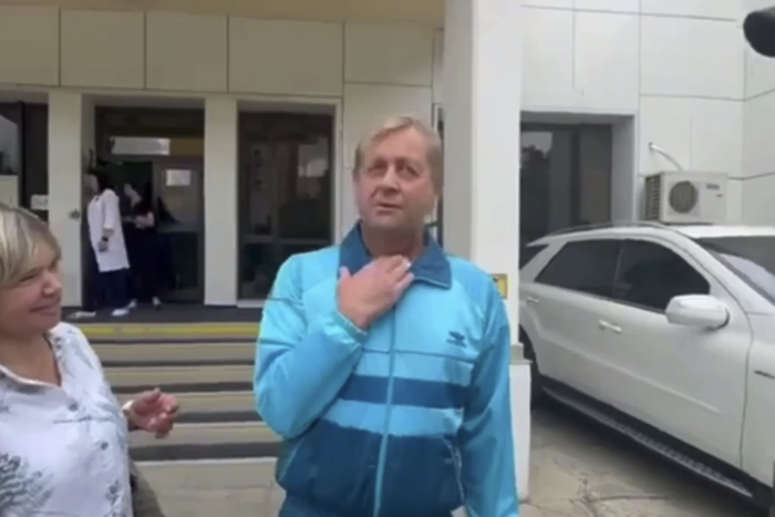 Как выглядит Олег Зубков, на которого напал лев