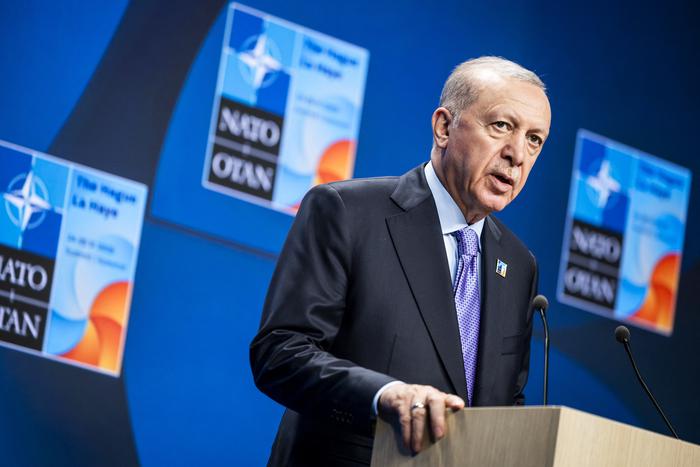 Эрдоган призвал РФ и Азербайджан к сдержанности