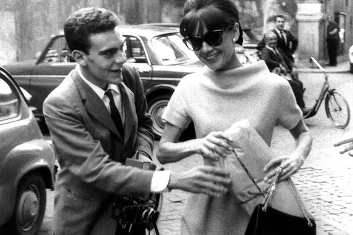 Софи Лорен прислала ему шампанское, а охранники Синатры выбили зубы: в Москву приехал главный итальянский папарацци