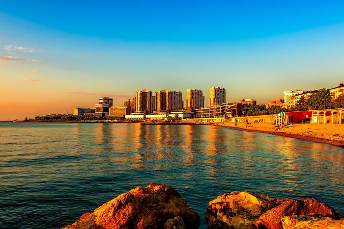 В Новороссийске после отражения атаки безэкипажных катеров ВСУ отменили действовавший ночью режим опасности атаки БЭКов