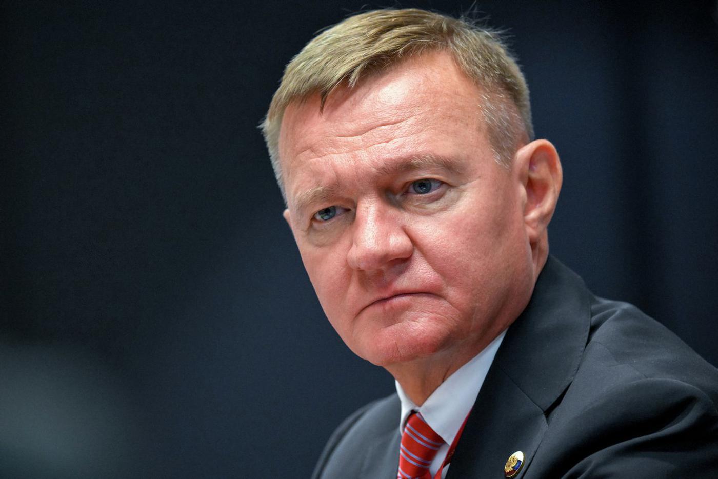 "Известия": экс-министр Старовойт покончил с собой после отставки и скандалов