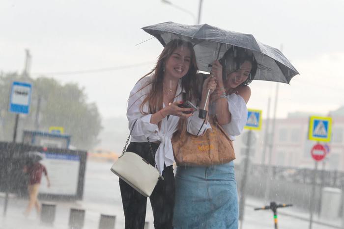 Москву накроют ливни с градом и сильным ветром во вторник
