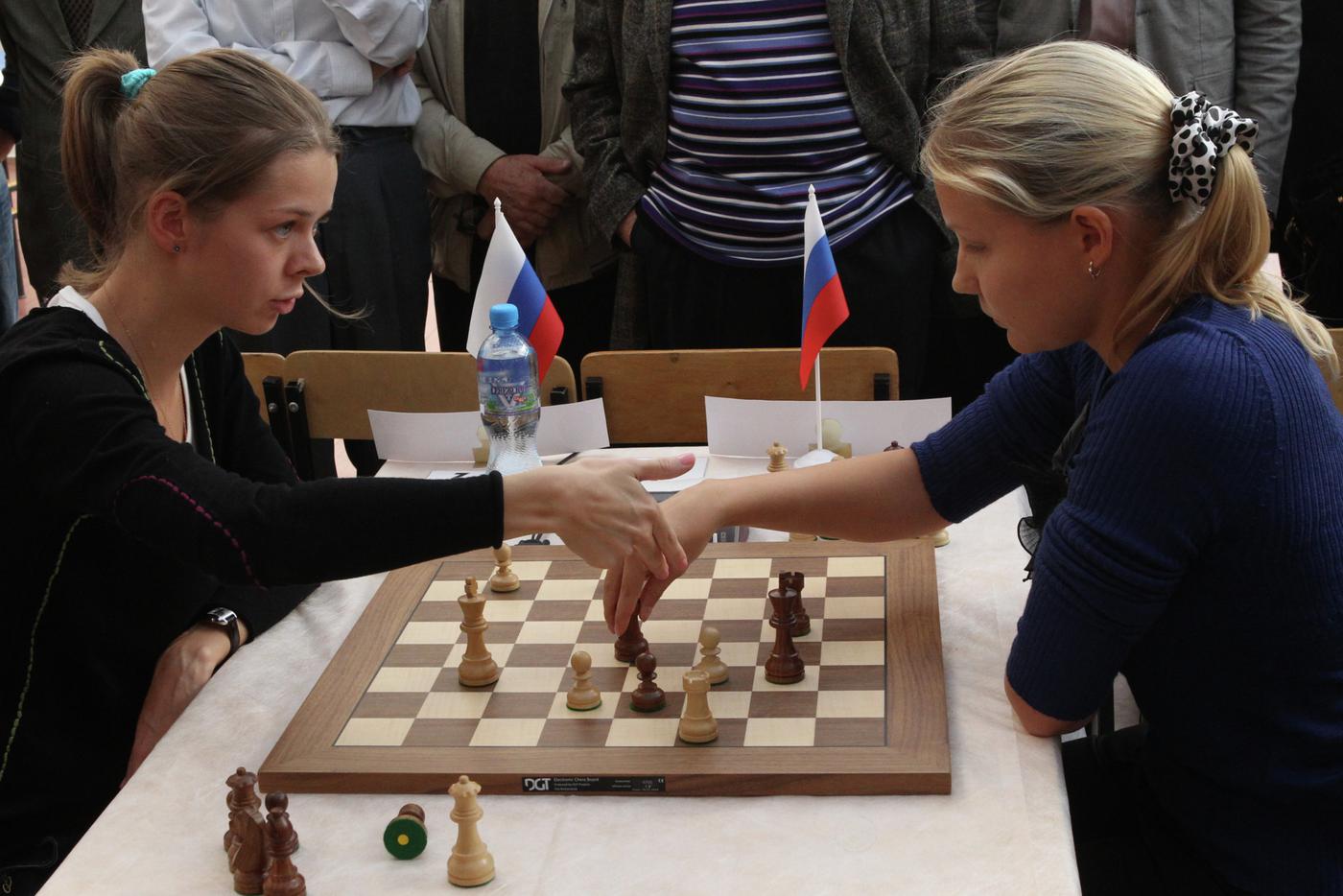 2010 год. Российские шахматистки Татьяна Косинцева и Валентина Гунина в финале чемпионата мира по блицу. Тогда у Гуниной ещё были длинные волосы.