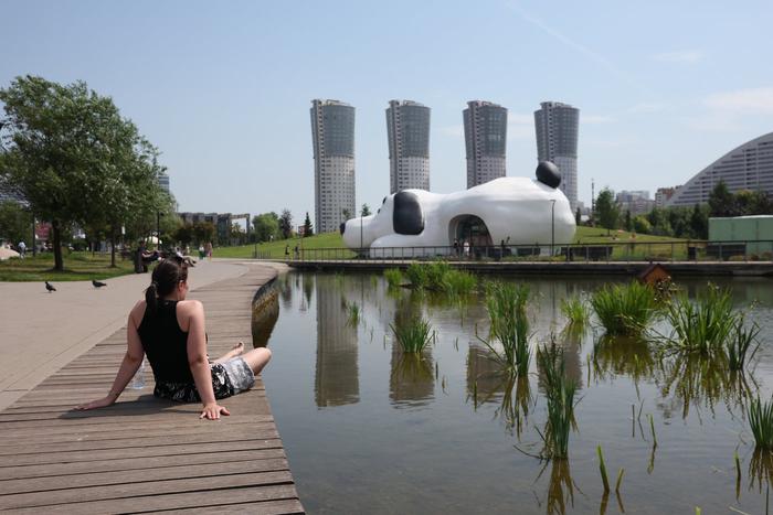 В Москву пришла аномальная жара: рассказываем где найти своё тихое место и охладиться у воды