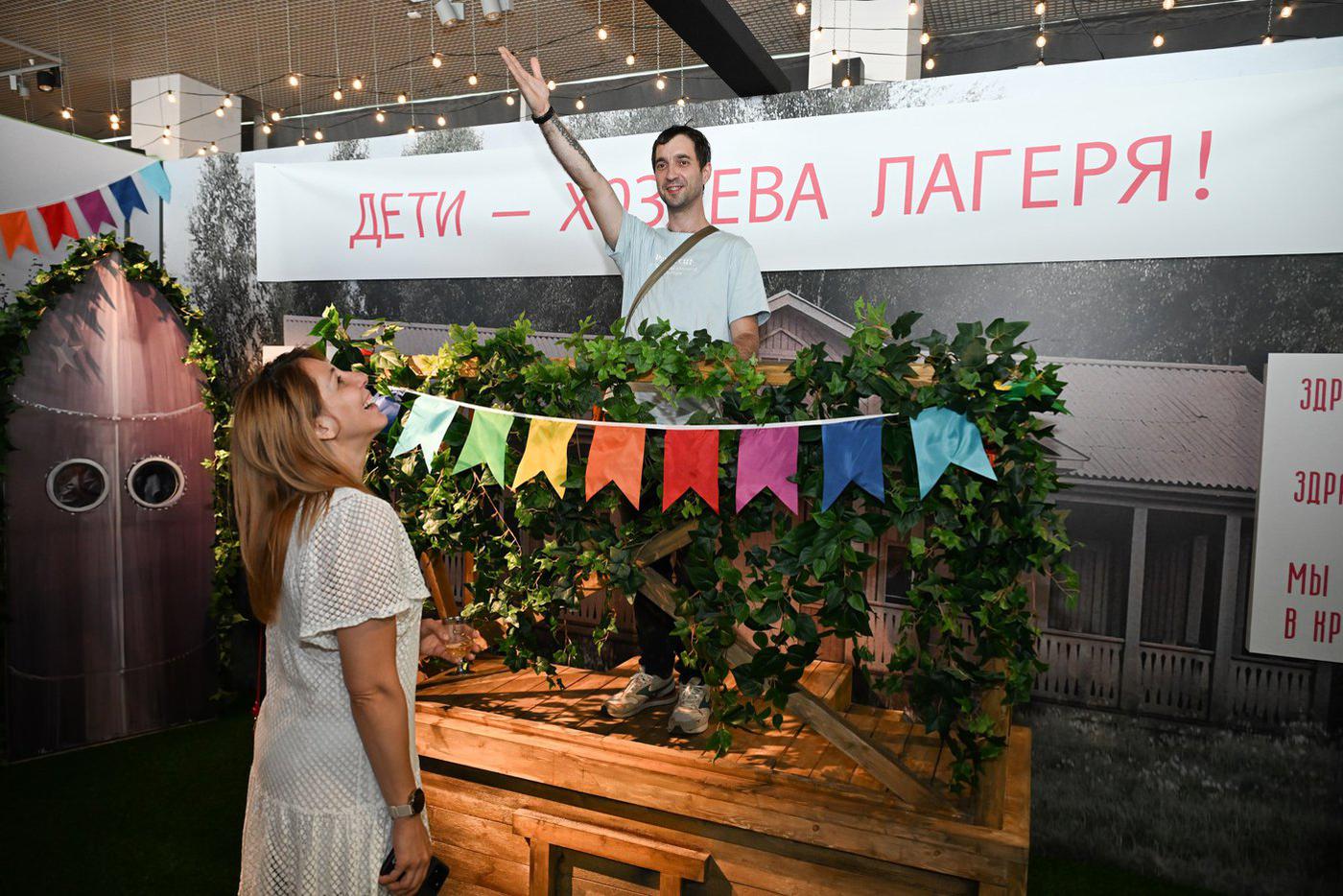 Каждый может забраться на трибуну, под которой прятался Иночкин.