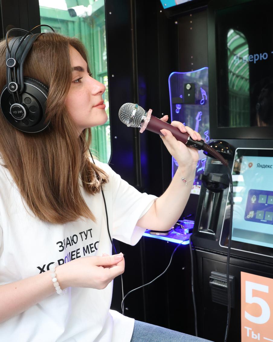 Metro выяснило, что поют москвичи и почему большинство не умеет петь по-английски