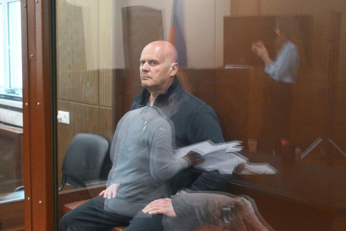 Мэра Красноярска Логинова оставили под арестом