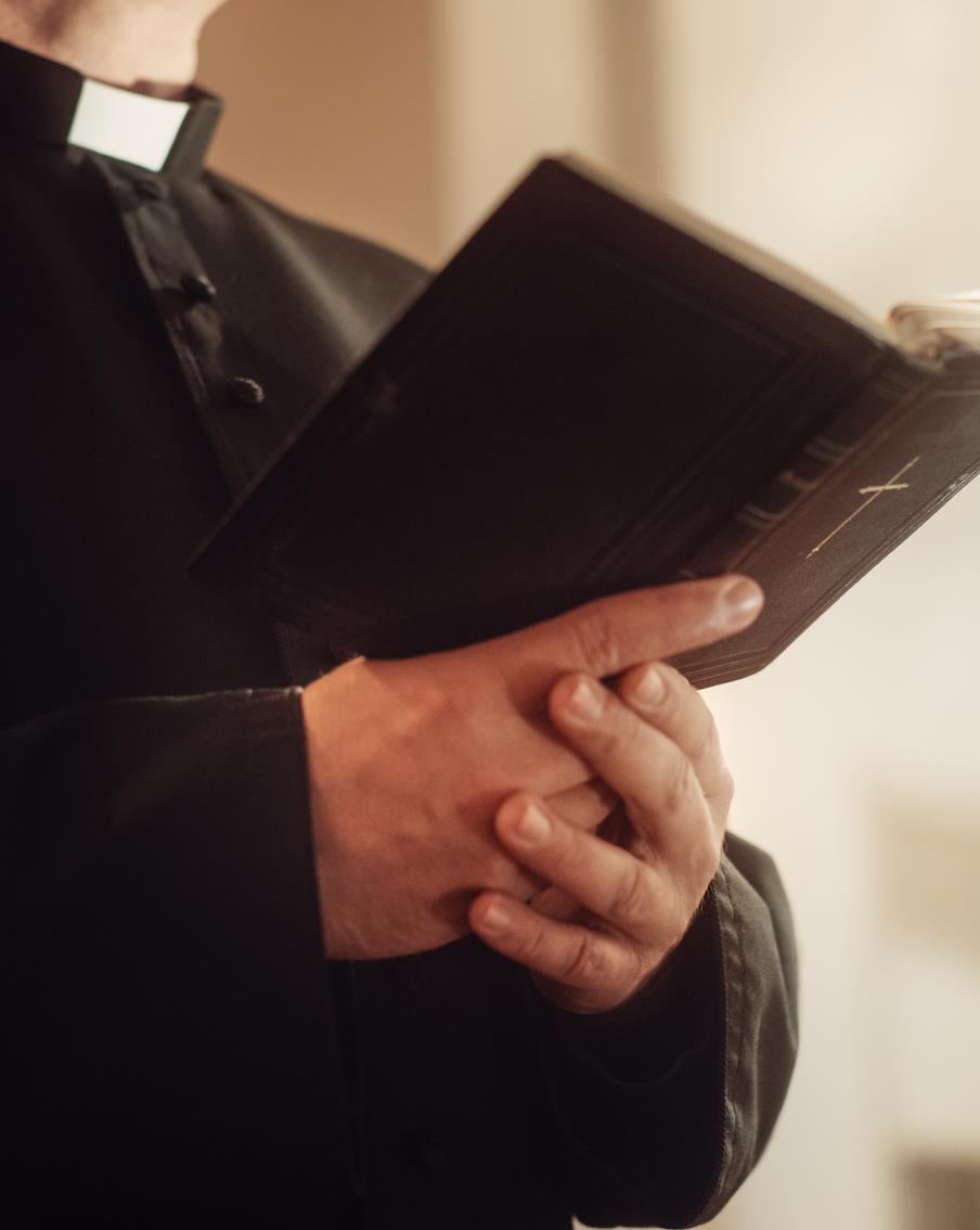 Сенатор: в Херсоне распространяют католицизм за продукты