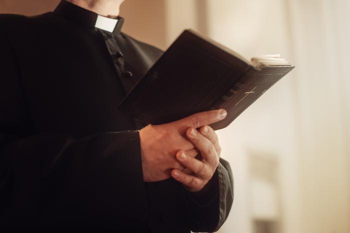 Сенатор: в Херсоне распространяют католицизм за продукты