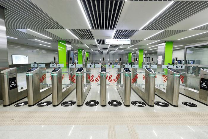 Максим Ликсутов рассказал о подключении всех станций четырёх линий метро к системе биометрической оплаты проезда