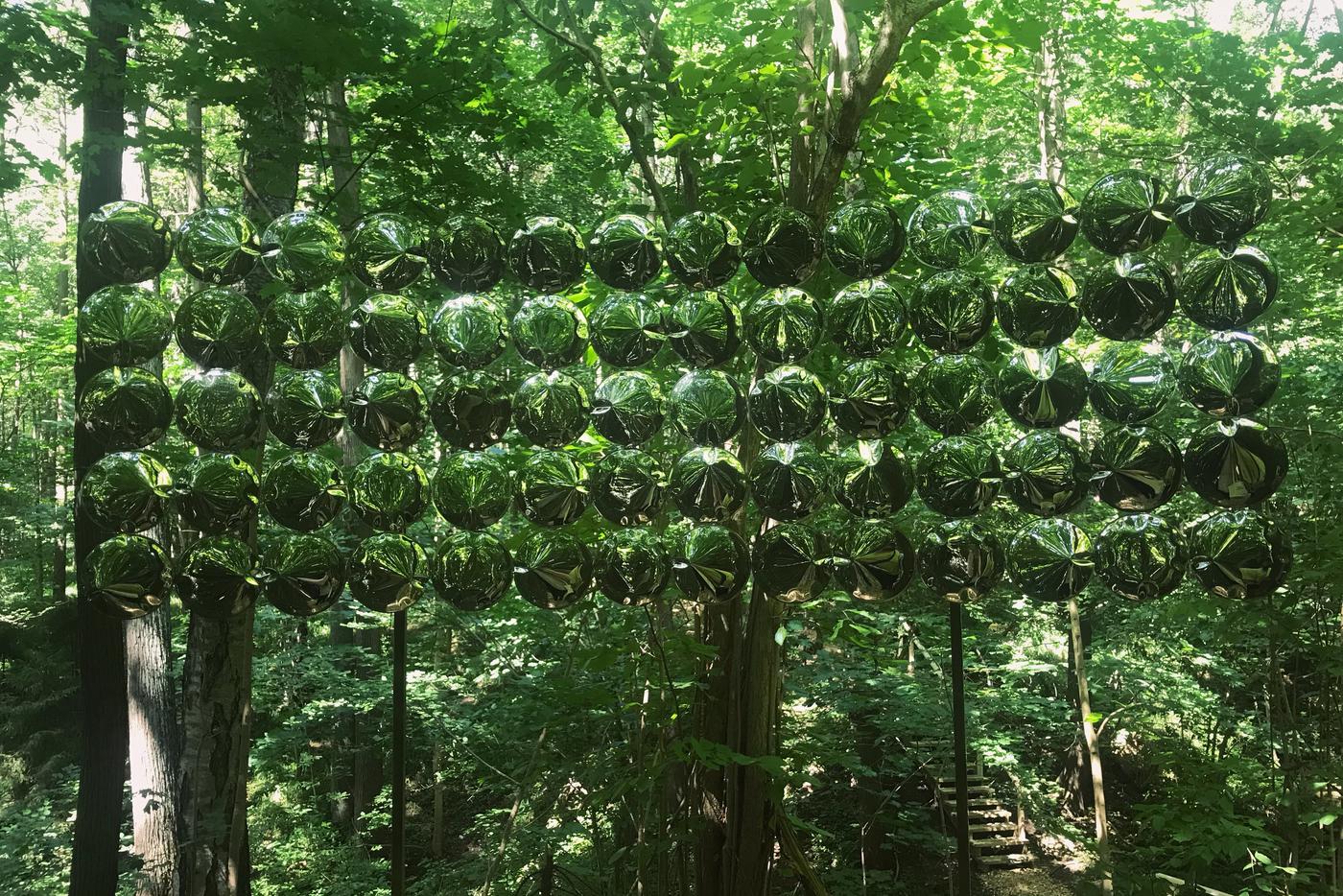 Инсталляция "Экран" Бранимира Шоуца, 2025 год.