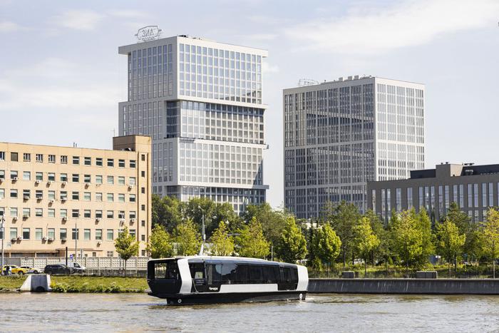 До достопримечательностей столицы теперь удобнее добраться на электросудах