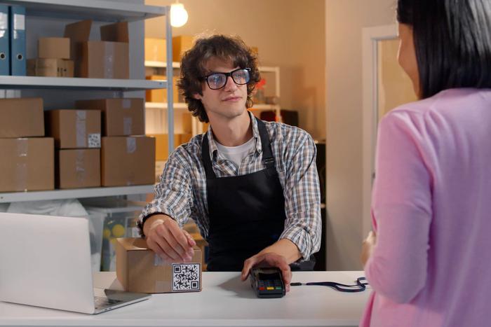 Работники ПВЗ станут жить спокойнее: маркетплейс вводит жёсткие правила для покупателей