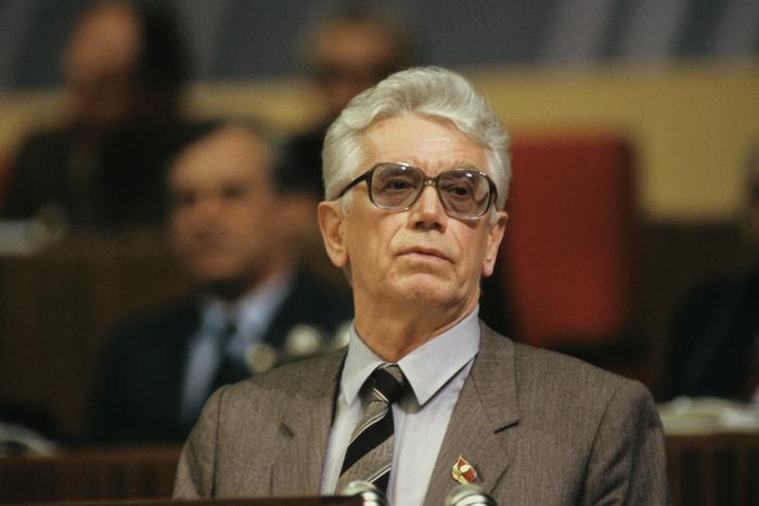 В Москве скончался последний член Политбюро ЦК КПСС и ближайший советник Михаила Горбачёва Вадим Медведев