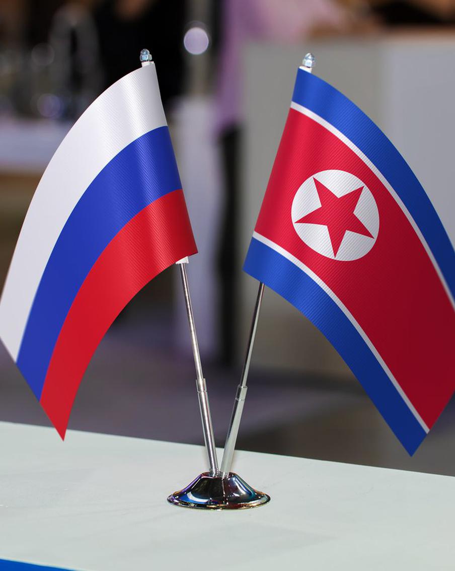 Лавров заявил, что Путин и Ким Чен Ын постоянно поддерживают контакт