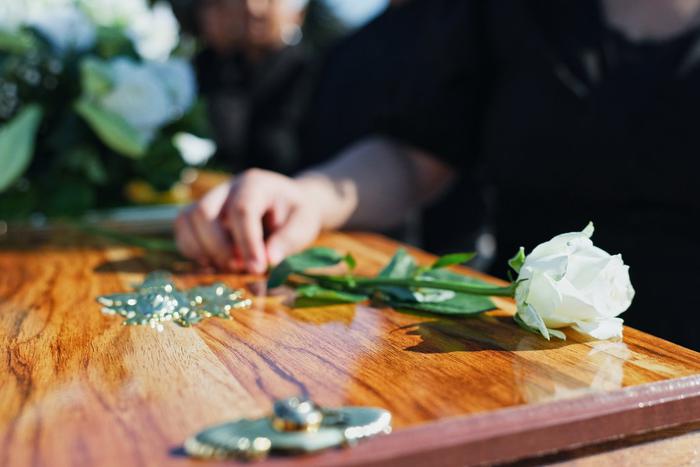 В Курской области простились с прикрывшим мать при атаке БПЛА мальчиком