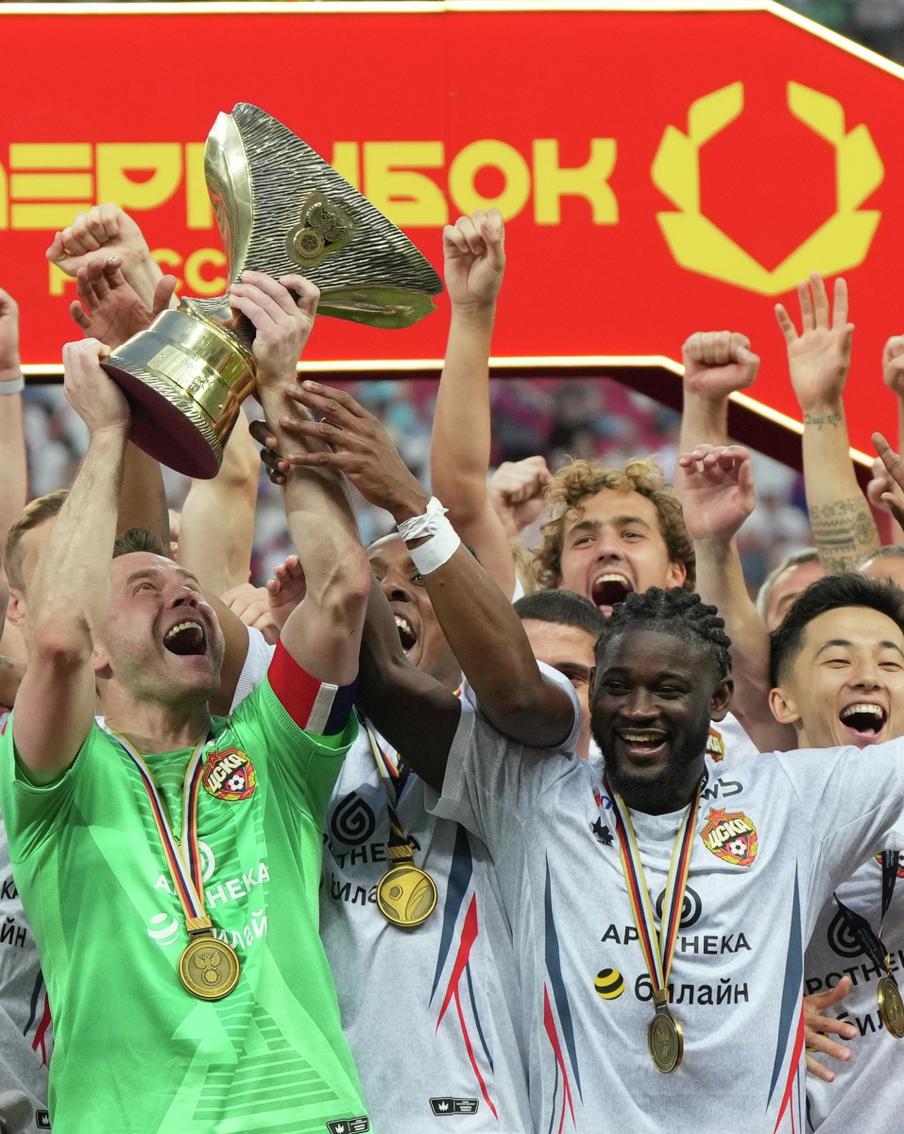 Суперкубок России в этом году в восьмой раз достался столичному футбольному клубу ЦСКА