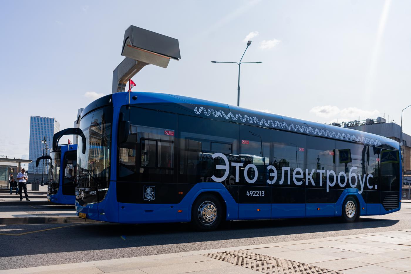 В ЗАО и ТиНАО электробусы нового поколения вышли на маршрут 720