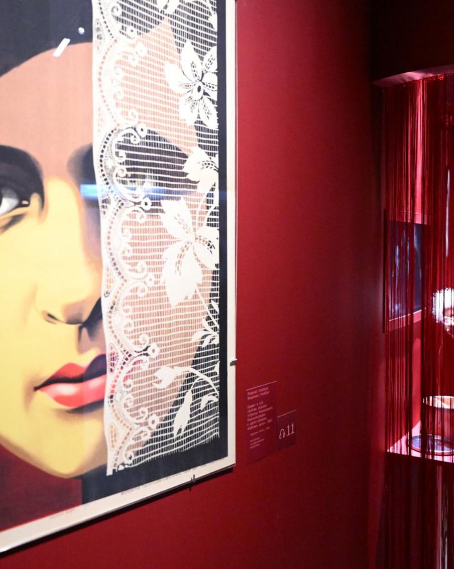 Во всём виноваты французы, потерянный паспорт и Chanel №5: как Москва за десятилетие превратилась в город духов