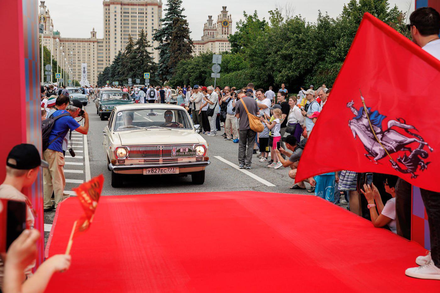 На "Ретрорейсе" было представлено более 250 автомобилей.