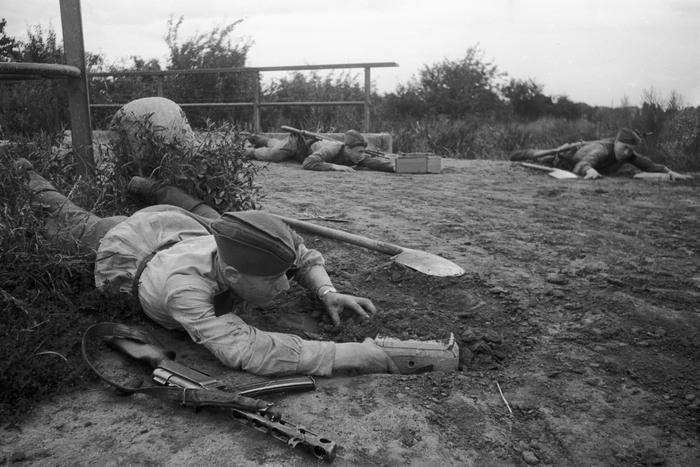 "Оживлял снаряды": один из лучших футболистов в СССР уничтожал нацистов