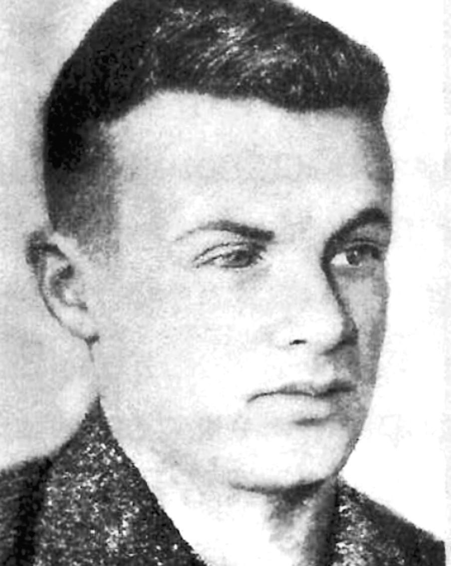 Редкая фотография Георгия Иванова