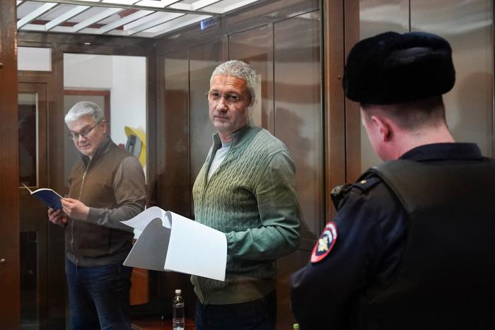 Защита Иванова обжаловала приговор о крупной растрате и просит оправдать его