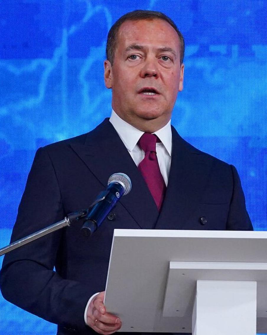 Медведев ответил на ультиматум Трампа