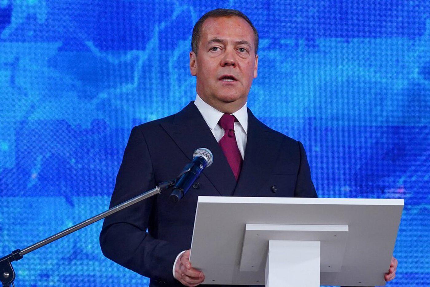 Медведев заявил, что России всё равно на "декоративный ультиматум Трампа"