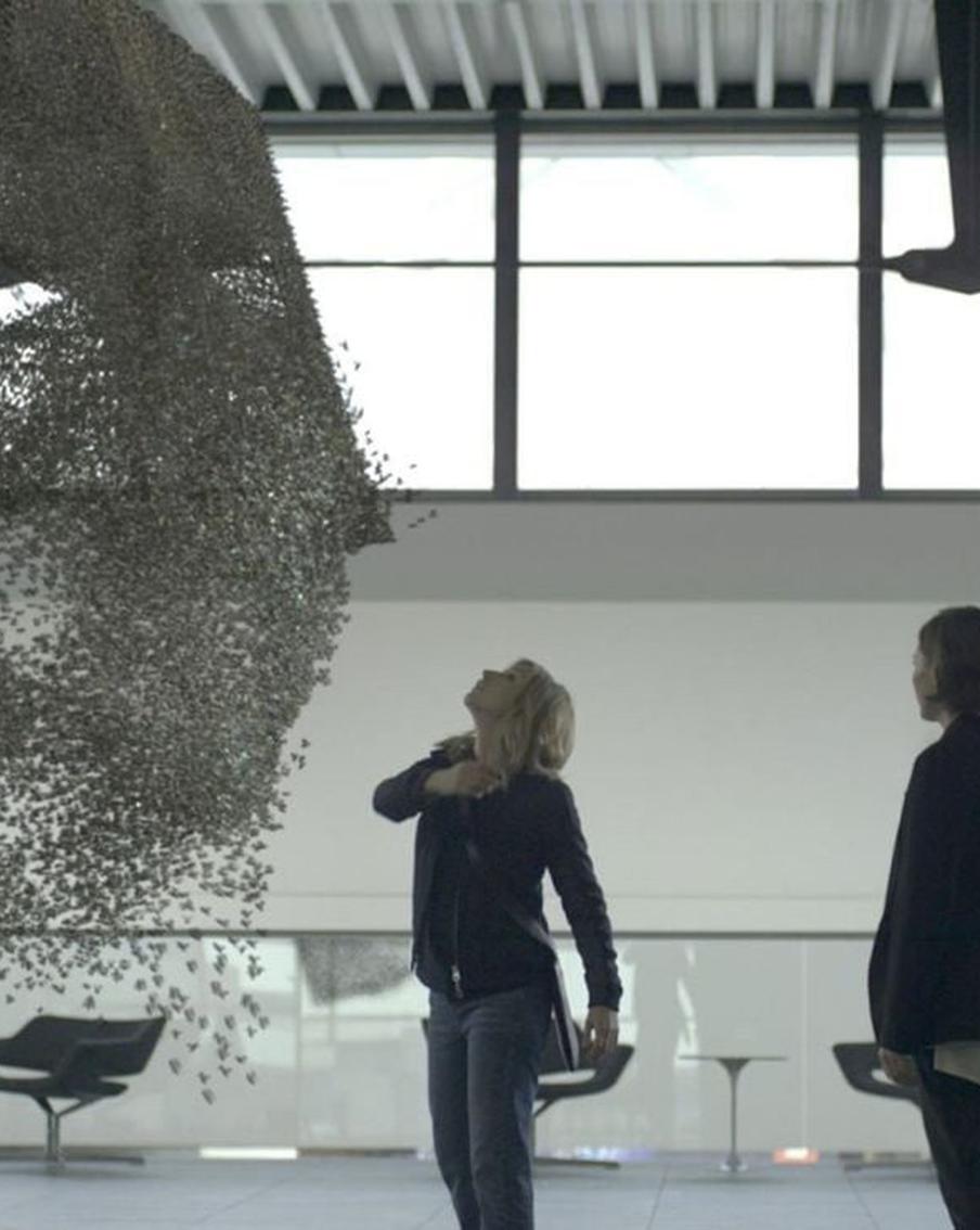 Китайские учёные разработали пчёл-киборгов, которые способны выполнять команды человека