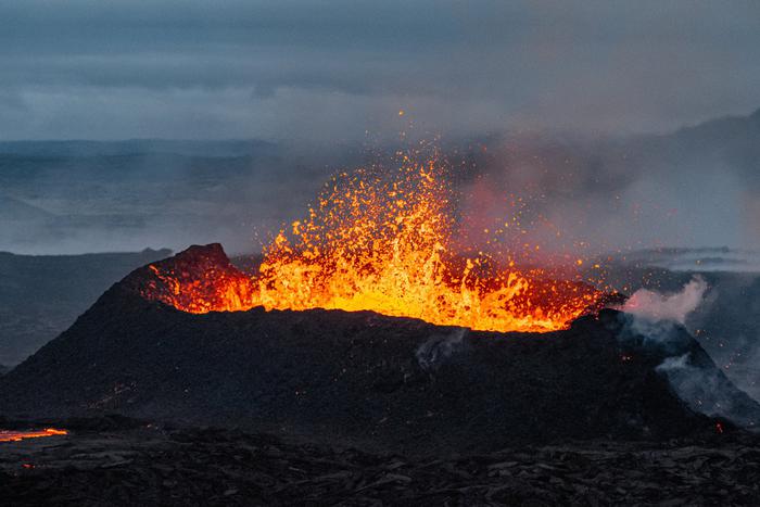 В Исландии зафиксировано новое мощное извержение вулкана