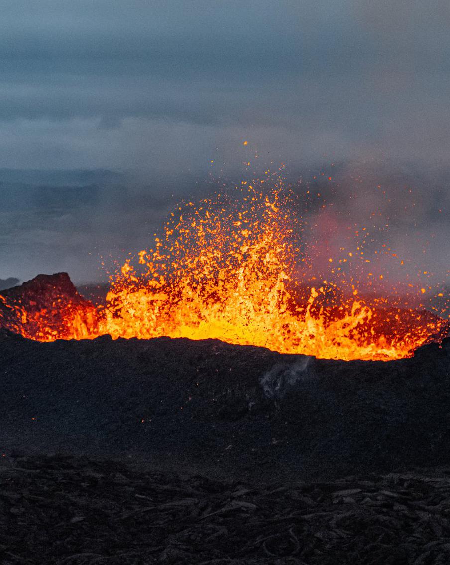 В Исландии зафиксировано новое мощное извержение вулкана