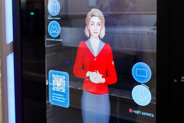 В столичном метрополитене появилась вторая цифровая стойка "Живое общение", которая поможет пассажирам
