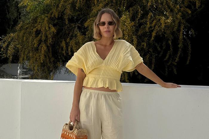 Топ-5 моделей светлых брюк, которые стоит вписать в гардероб этим летом