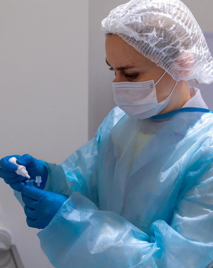 Стоит ли бояться менингококковой инфекции и каковы симптомы заражения: эксперты рассказали о рисках и мерах предосторожности