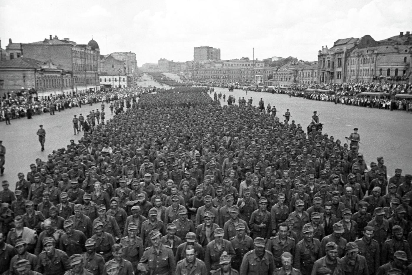 17 июля 1944 года в центре Москвы прошёл парад военнопленных нацистов