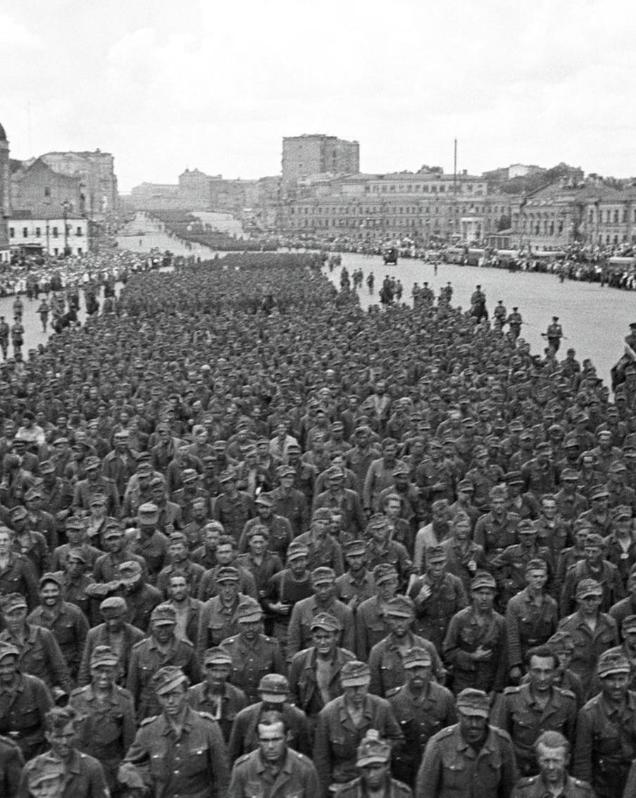 57 тысяч пленных нацистов прошли по улицам столицы 17 июля 1944 года