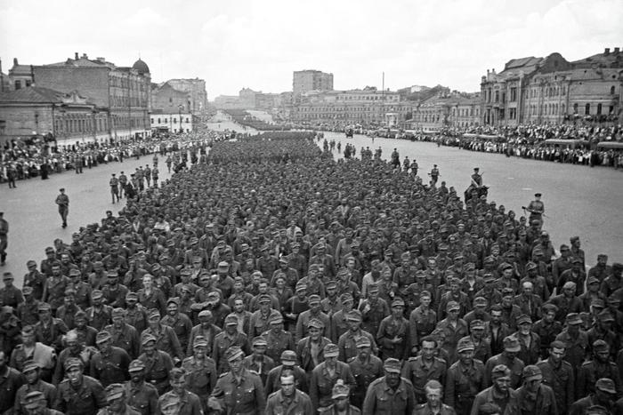57 тысяч пленных нацистов прошли по улицам столицы 17 июля 1944 года