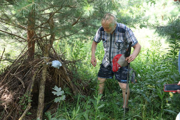В Москве тоже есть снежный человек: корреспондент Metro нашёл его шалаш