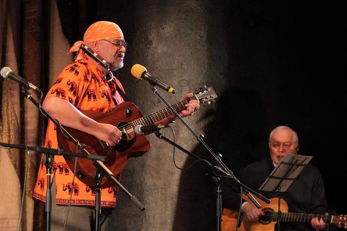 "Тёрли свинки друг другу спинки": как детская песенка стала хитом и набрала миллионы просмотров