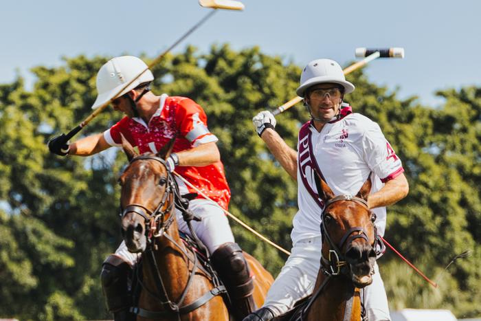 На какие виды спорта сходить в Москве: футбол, бег и конное поло