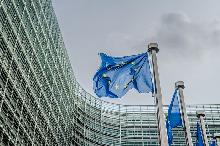 Эксперт рассказал, как на Россию повлияет принятый Евросоюзом 18-й пакет антироссийских санкций