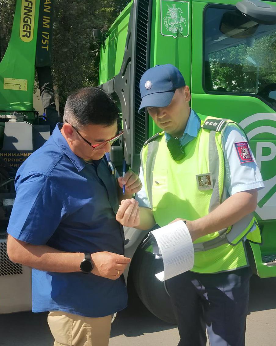 Более 4 тысяч автомобилей вернули водителям инспекторы МАДИ без эвакуации с места нарушения ПДД с начала года