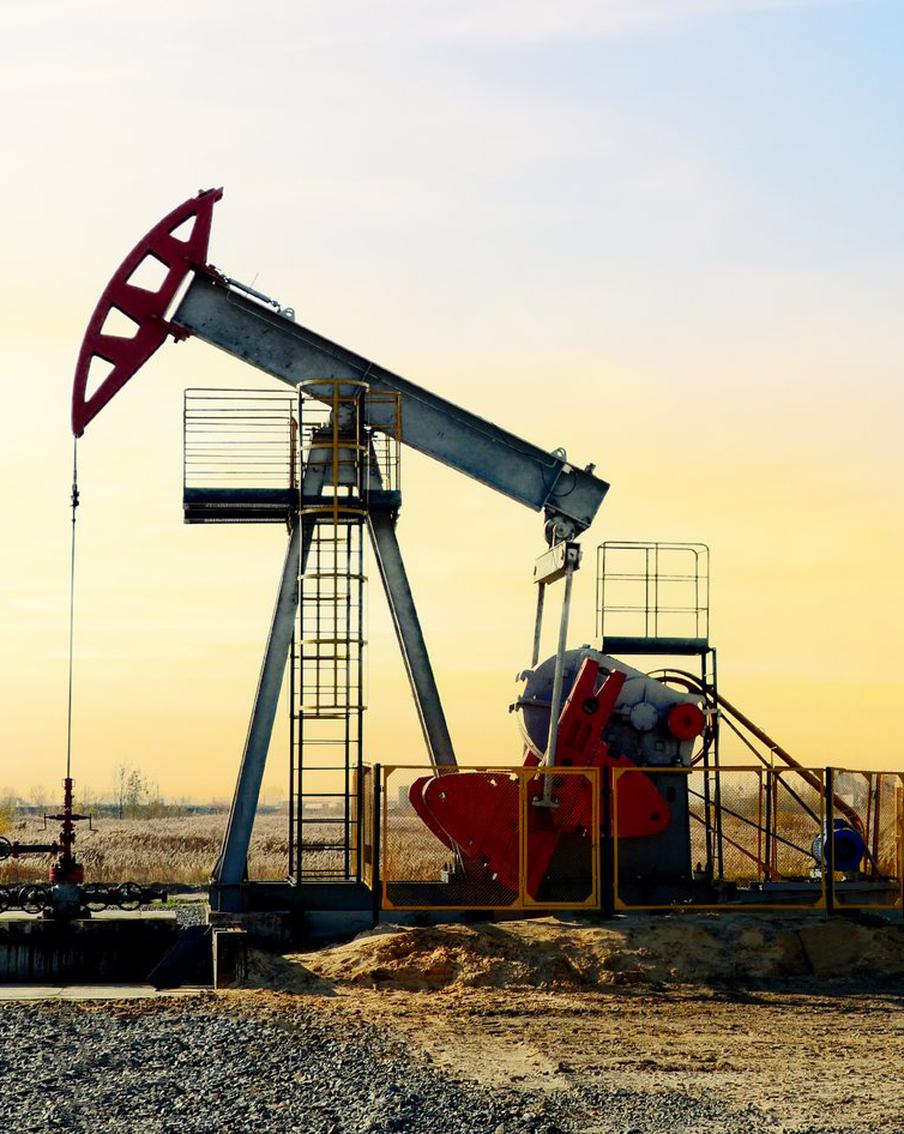 ЕС понизил потолок цен на нефть: рынок отреагировал ростом