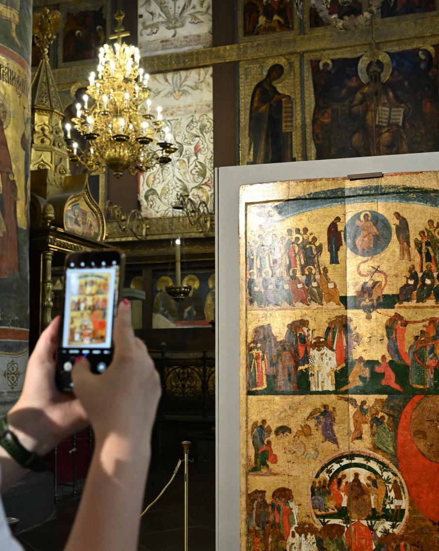Журналисты собрались на "Страшный суд": в Кремле представили древнюю икону после реставрации