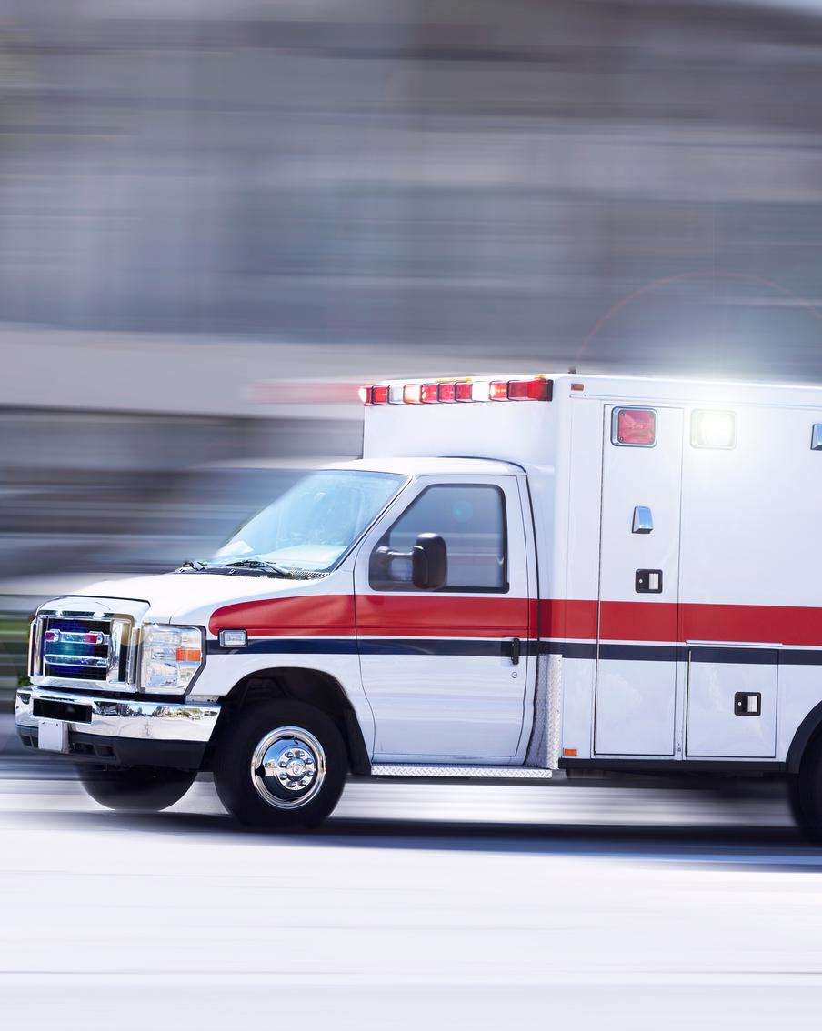 Экстренные службы Лос-Анджелеса заявили о не менее 20 пострадавших в ходе наезда автомобиля на толпу